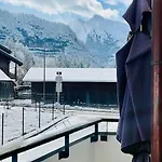 A La Montagne